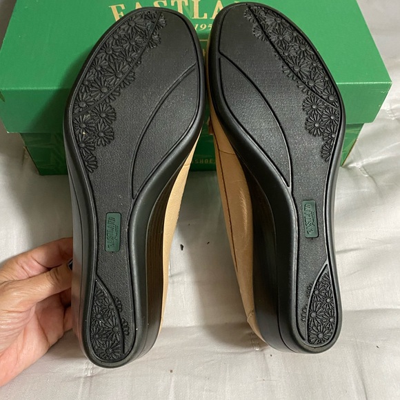 Eastland Grace Memory foam shoe - Picture 2 of 5